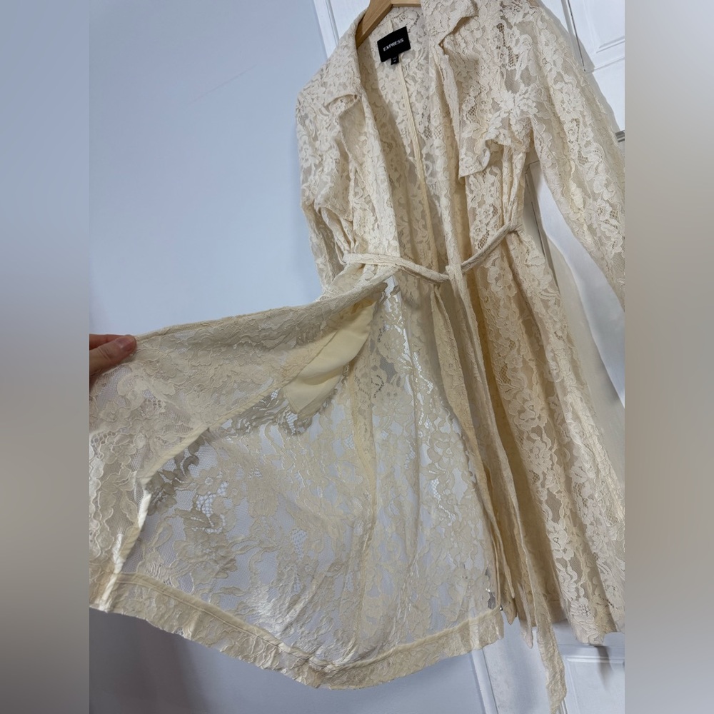 Express Cream Lace Robe Trench - Picture 2 of 6
